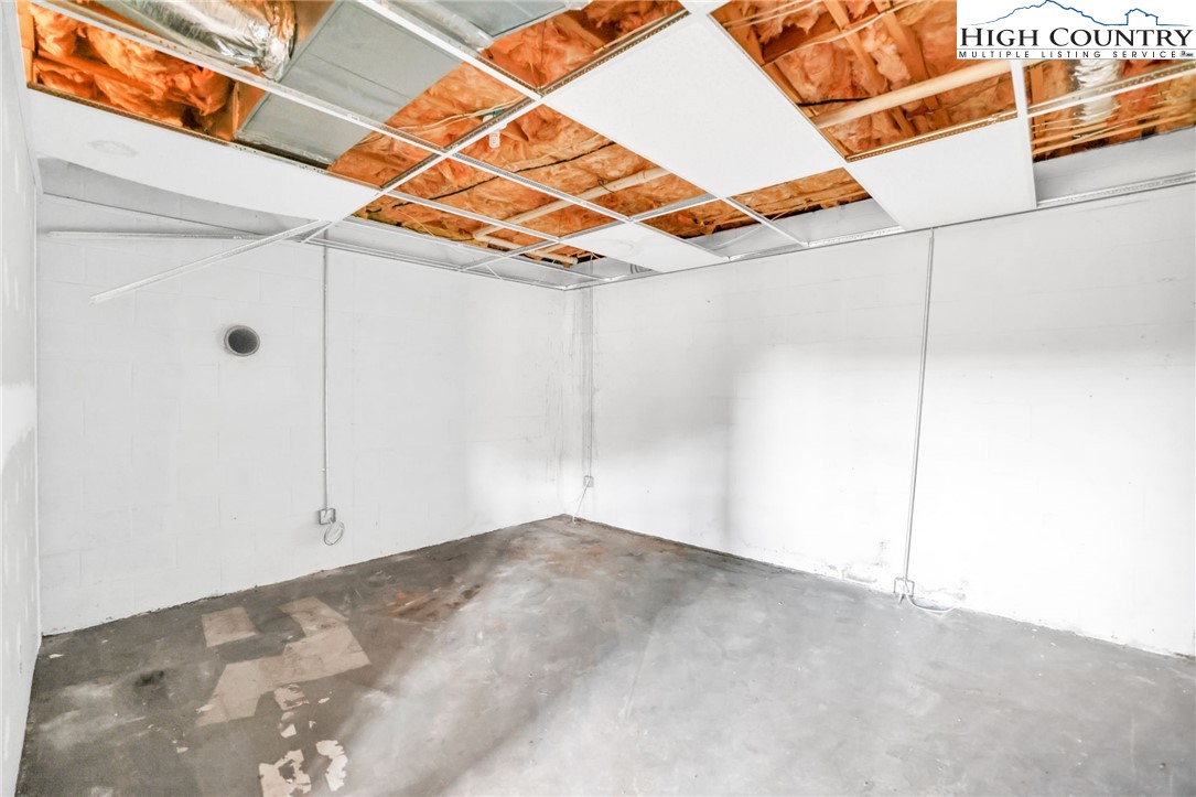 886 Jefferson Highway