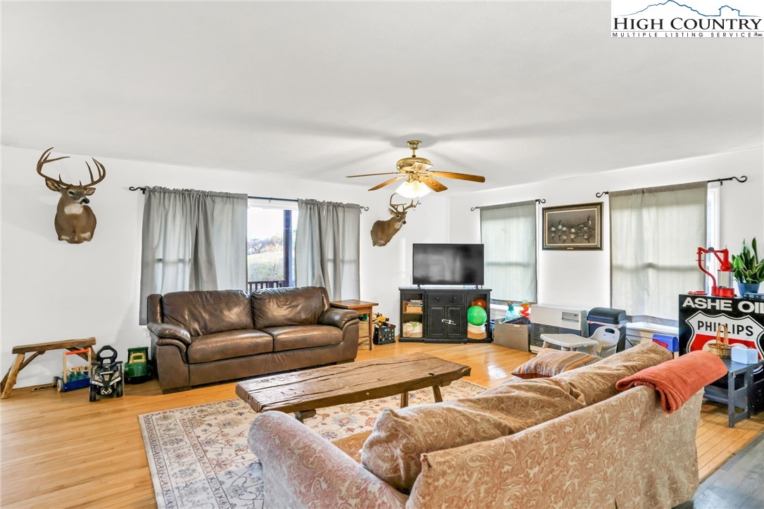 886 Jefferson Highway