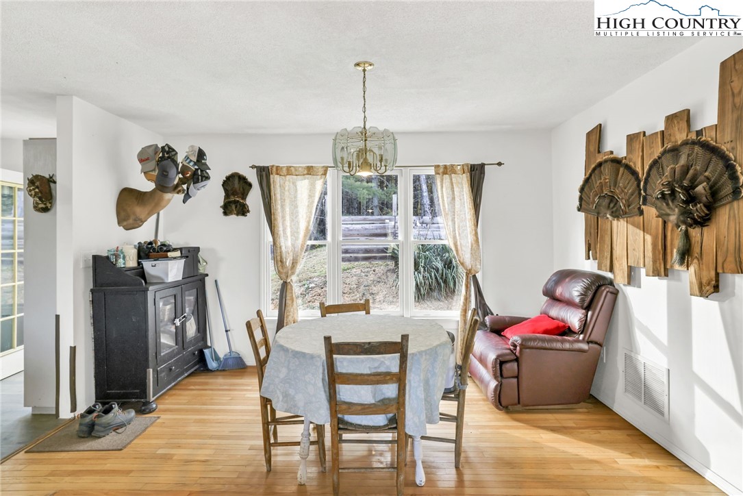 886 Jefferson Highway