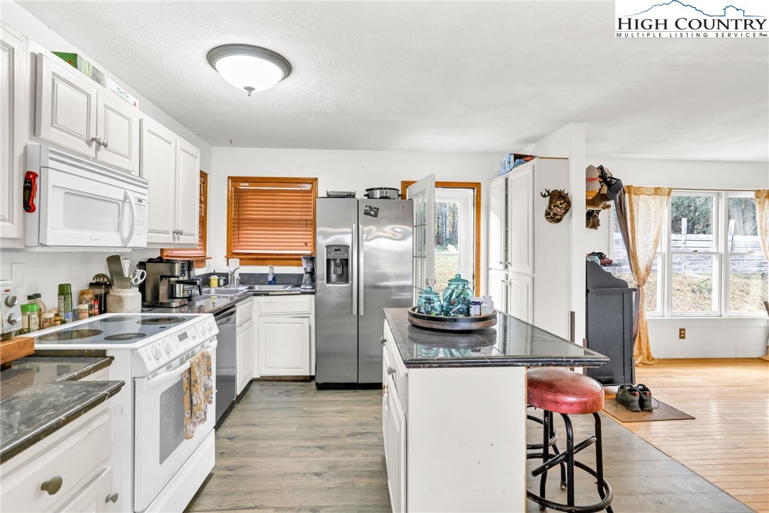 886 Jefferson Highway