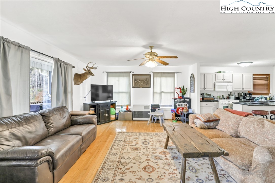 886 Jefferson Highway