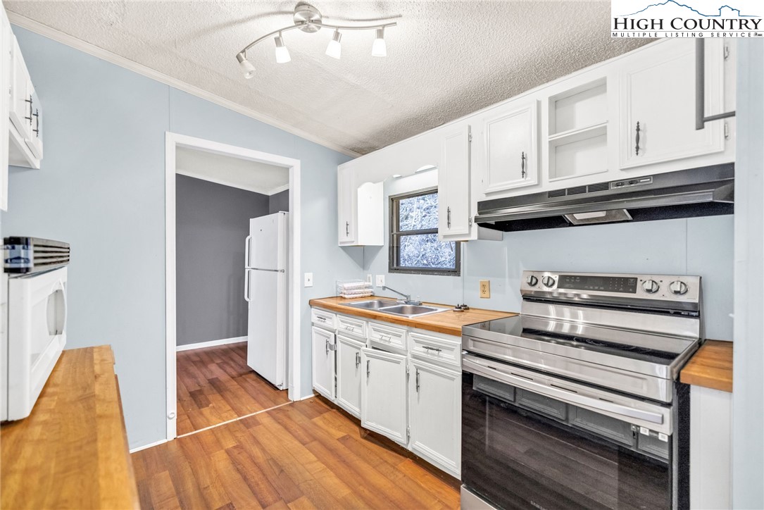 3303 Old Highway 16