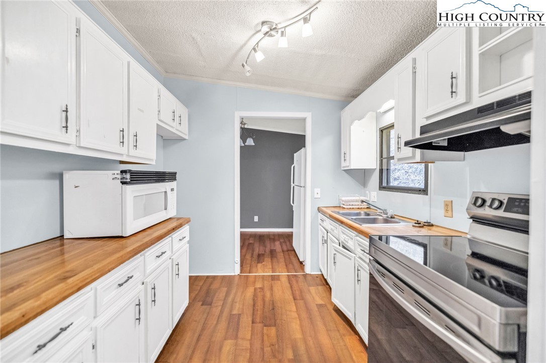 3303 Old Highway 16
