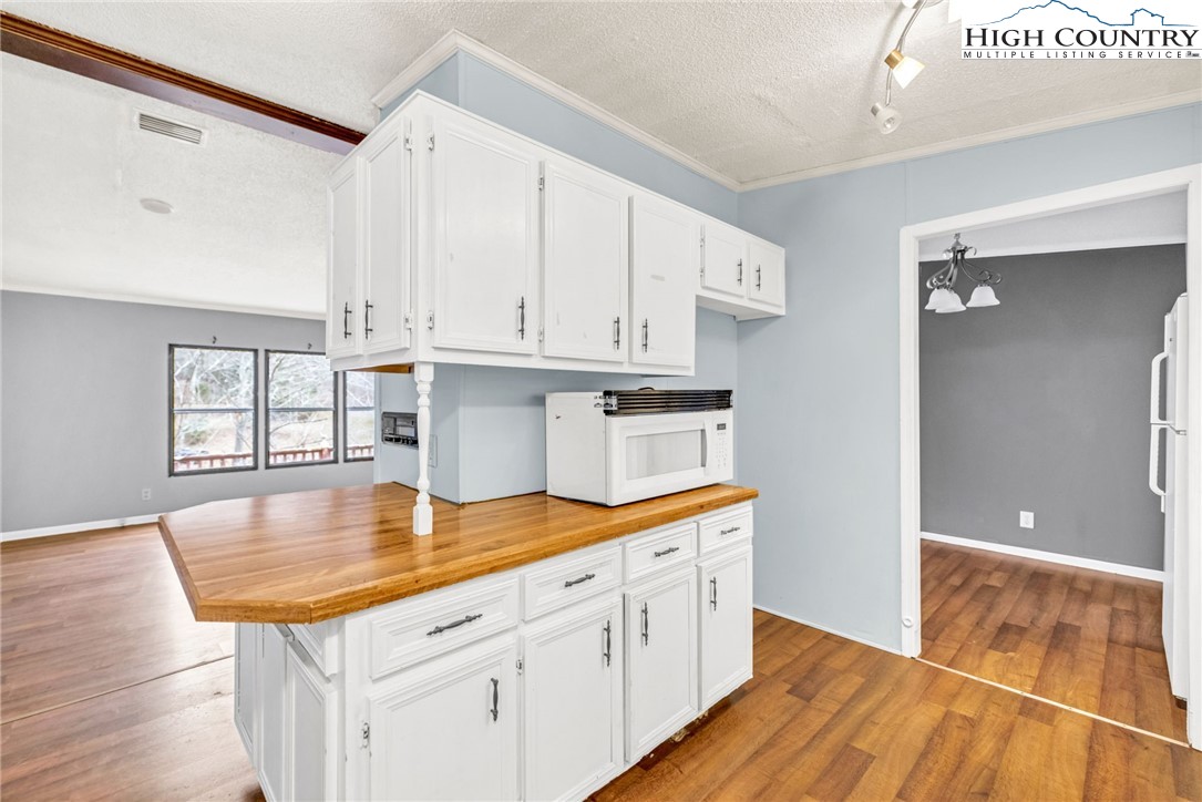 3303 Old Highway 16