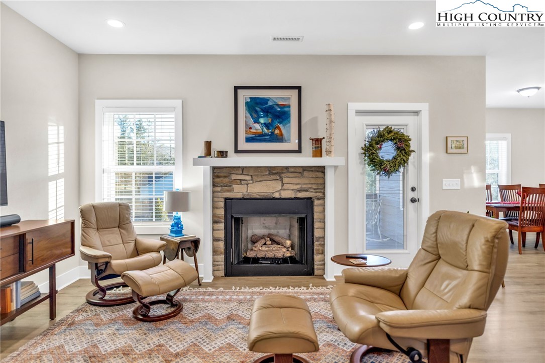 165 W Evergreen Street