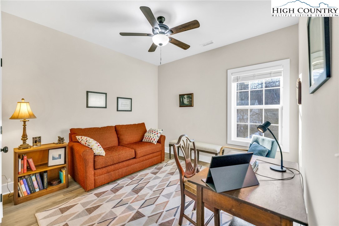 165 W Evergreen Street