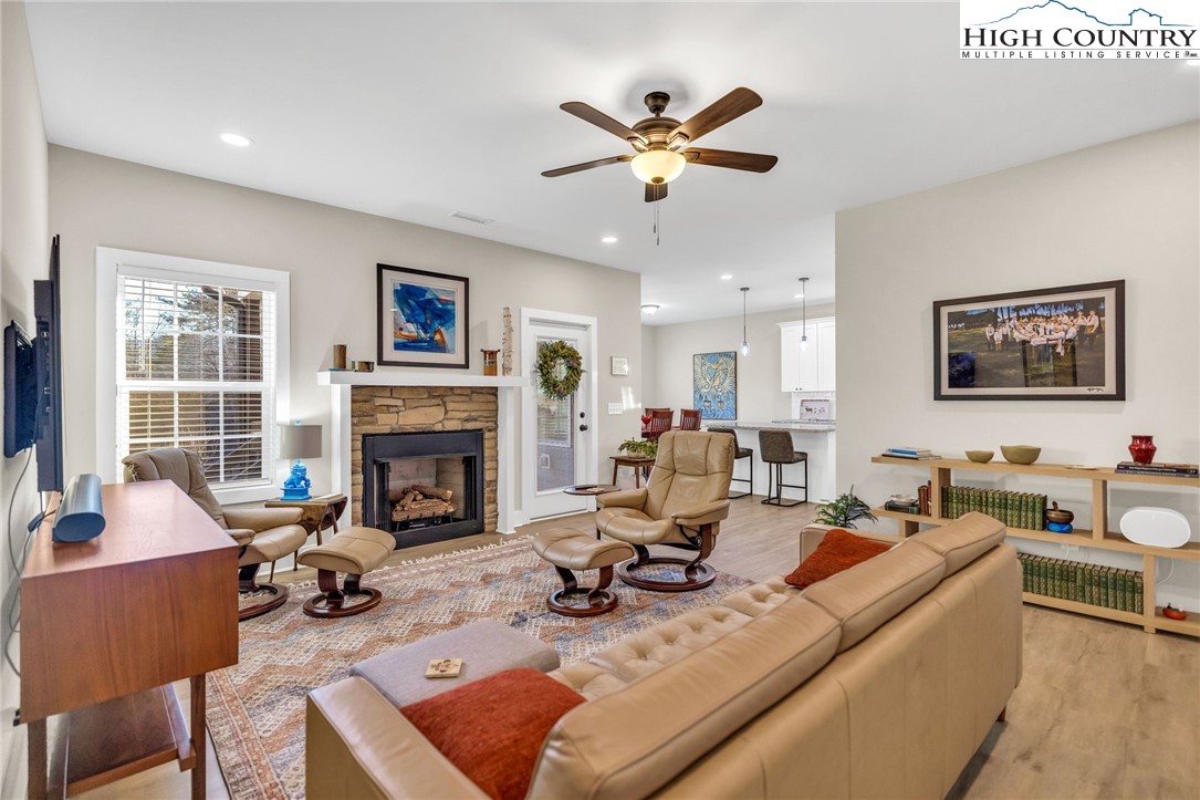 165 W Evergreen Street