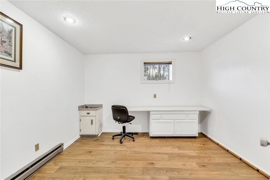 900 U.S. Hwy 221 Business Highway