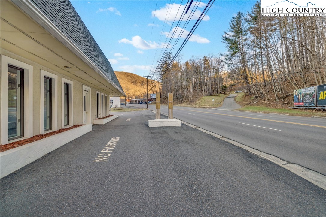 900 U.S. Hwy 221 Business Highway