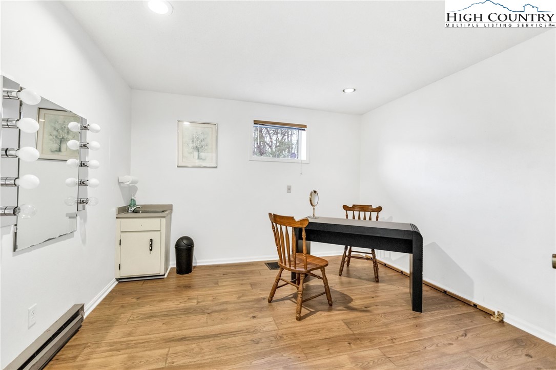 900 U.S. Hwy 221 Business Highway