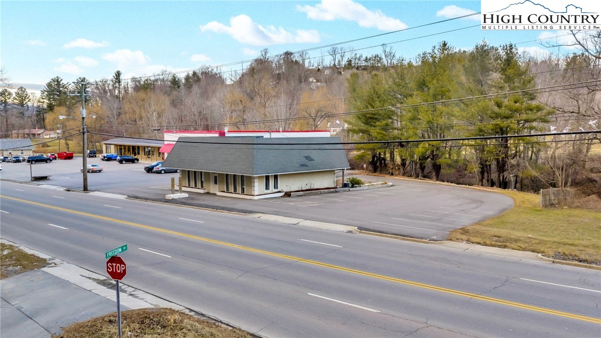 900 U.S. Hwy 221 Business Highway