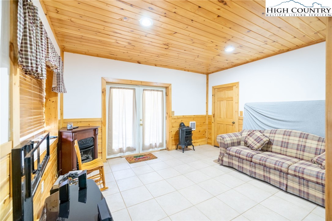 11 Lucky Lakes Drive