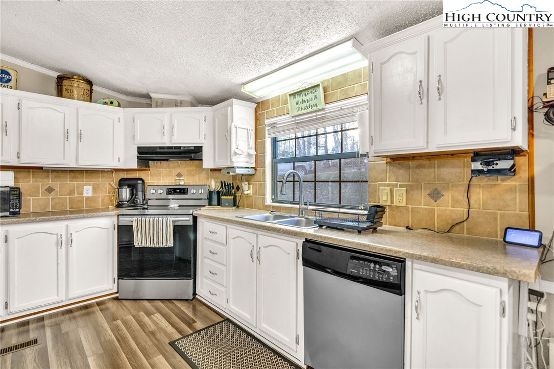 747 Nathans Creek School Road