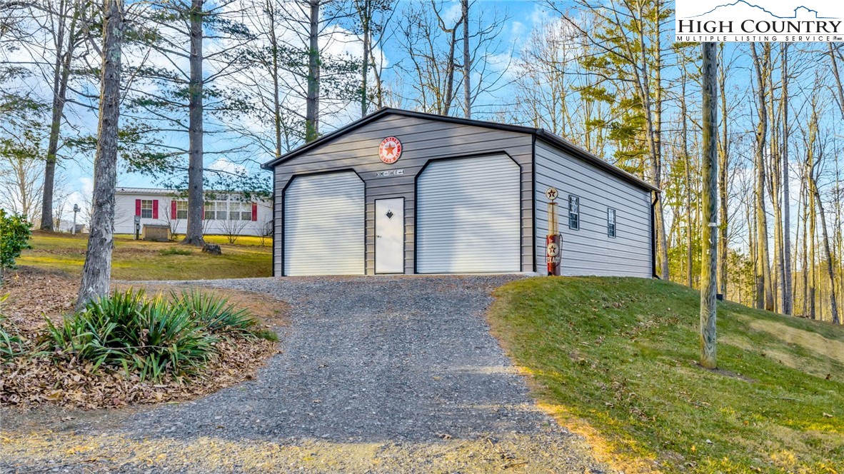 747 Nathans Creek School Road