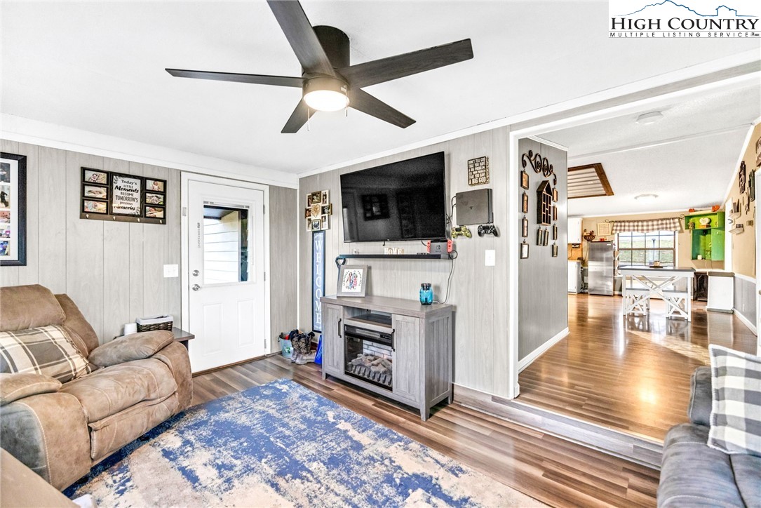 747 Nathans Creek School Road