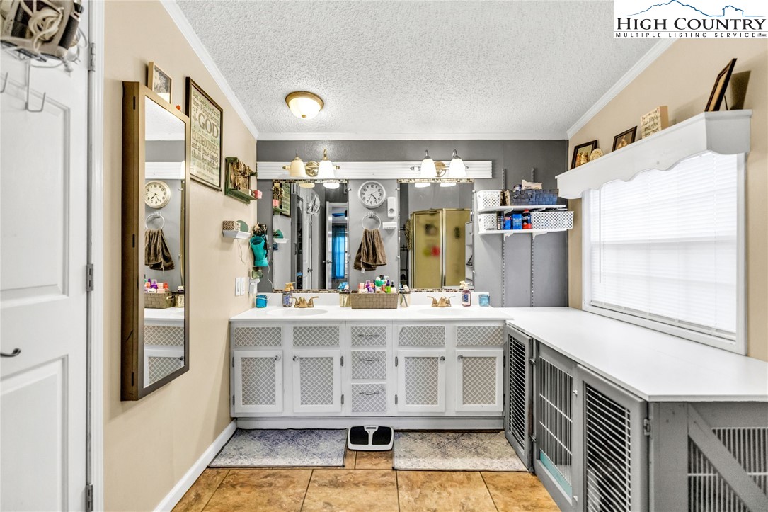 747 Nathans Creek School Road