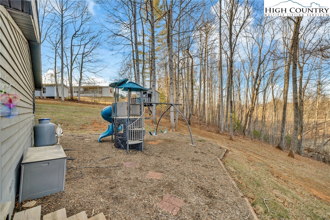 747 Nathans Creek School Road