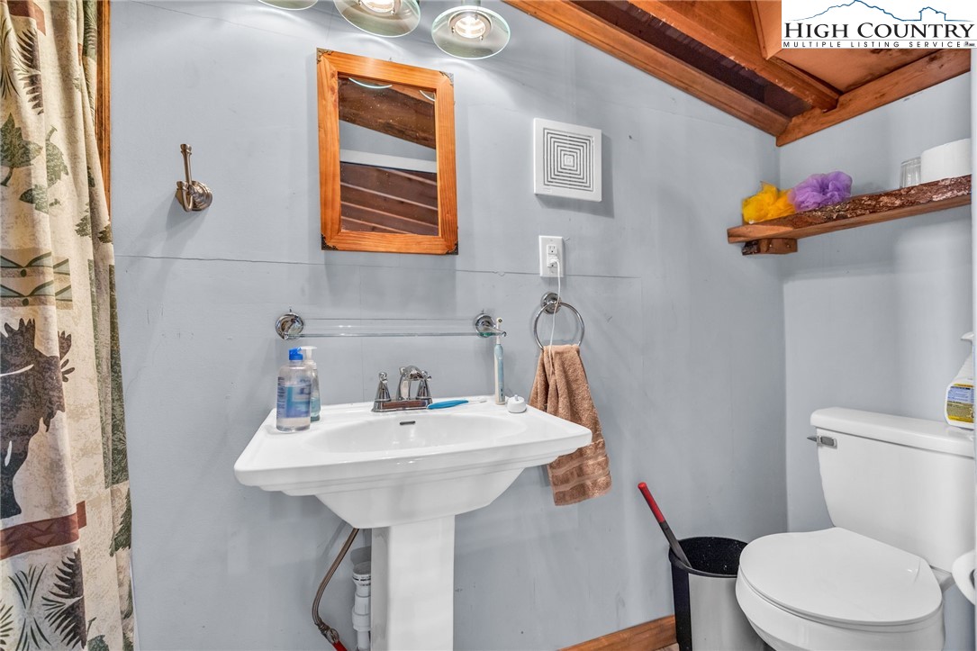 871 Lower Nettle Knob Road