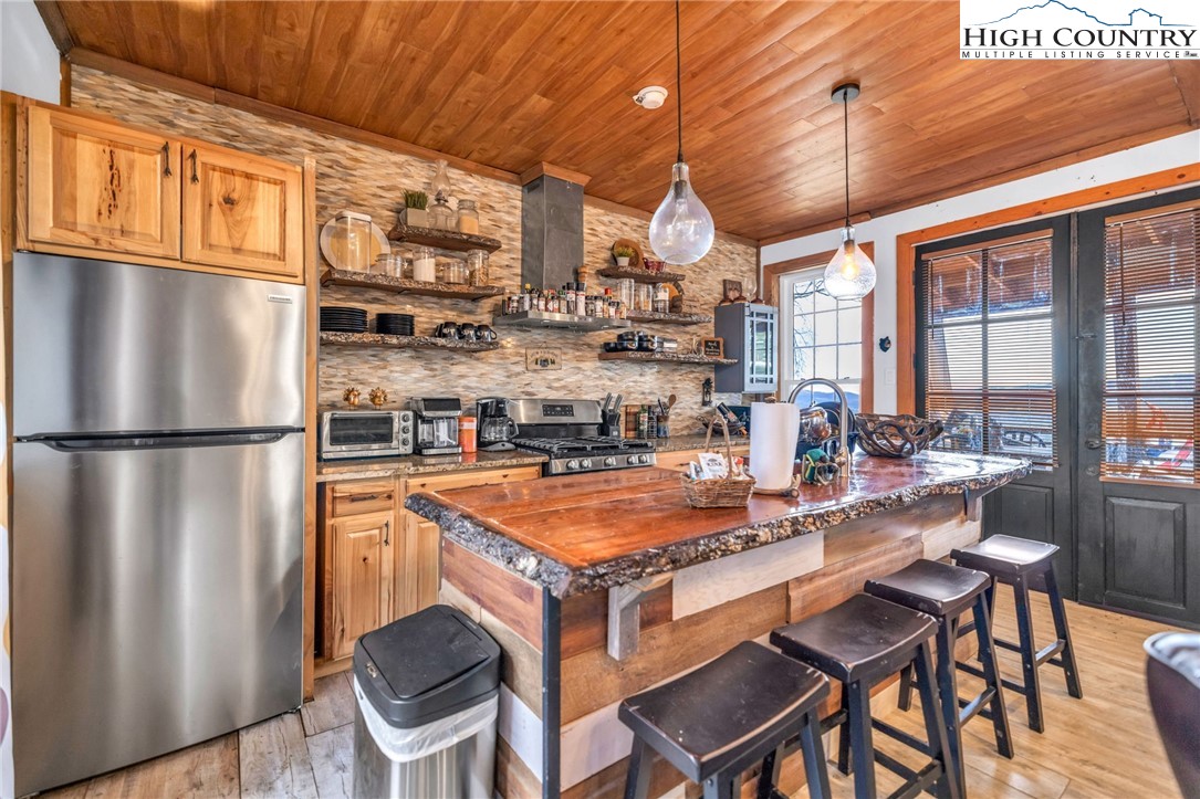 871 Lower Nettle Knob Road