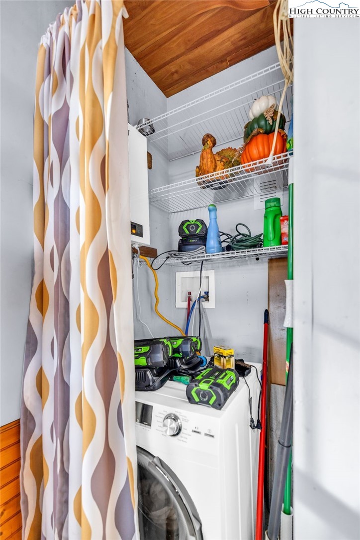 871 Lower Nettle Knob Road