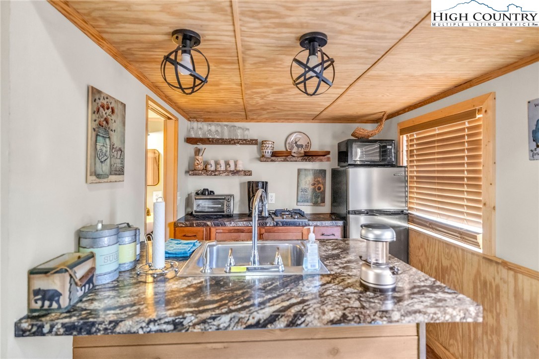 871 Lower Nettle Knob Road