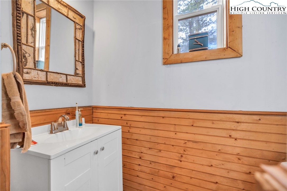 871 Lower Nettle Knob Road