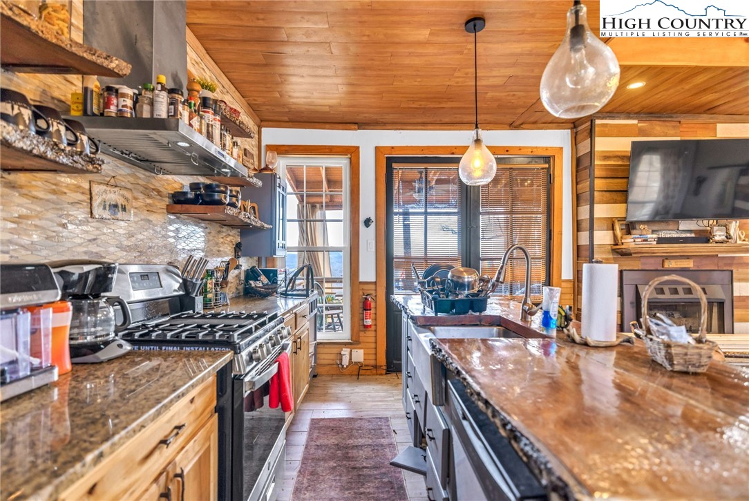 871 Lower Nettle Knob Road