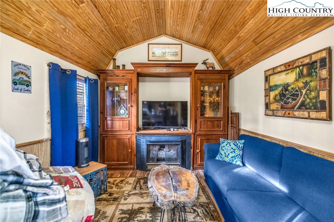 871 Lower Nettle Knob Road