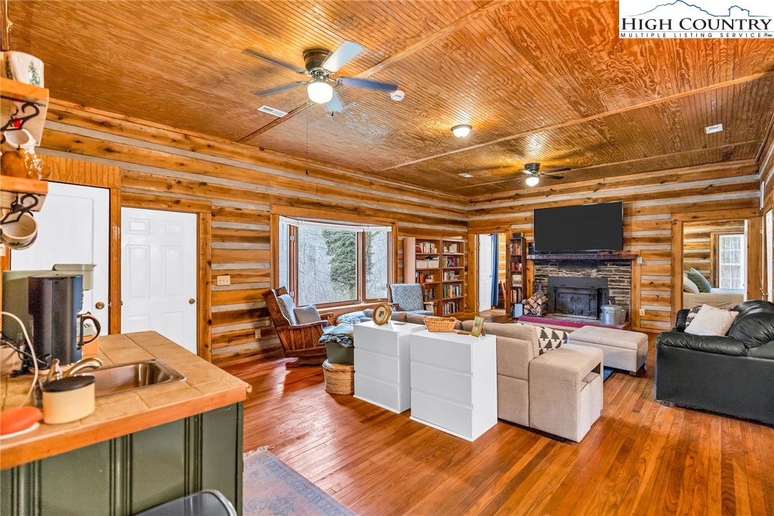 2292 Old Highway 16
