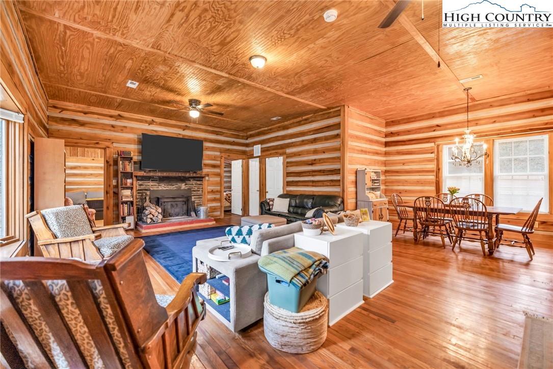 2292 Old Highway 16