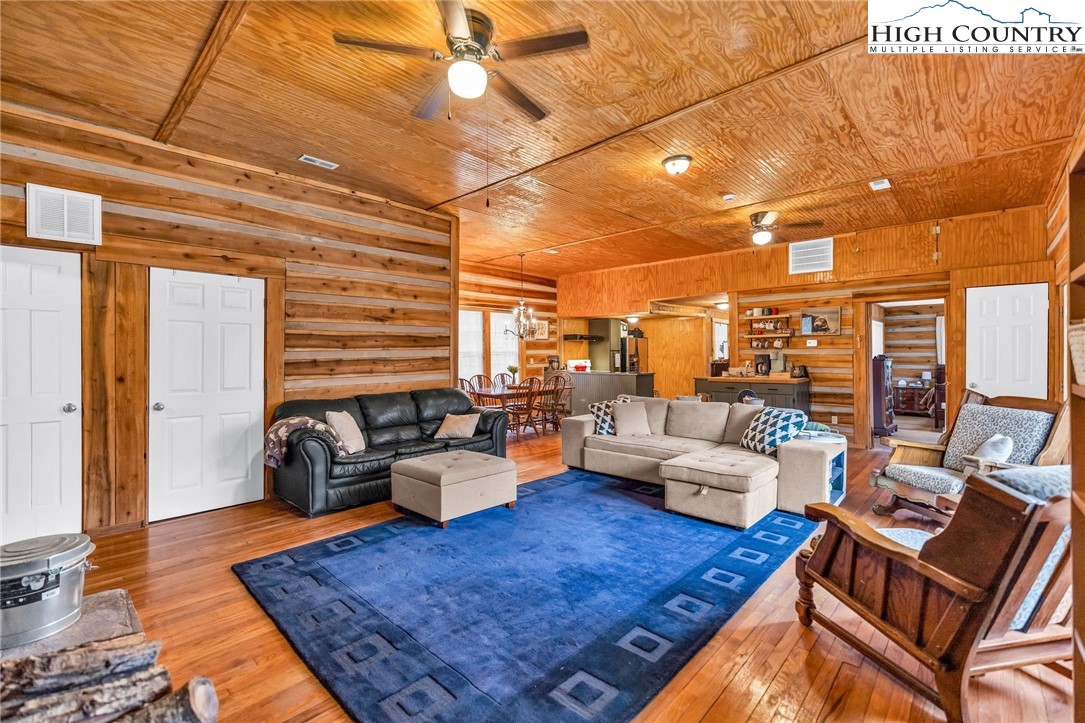 2292 Old Highway 16