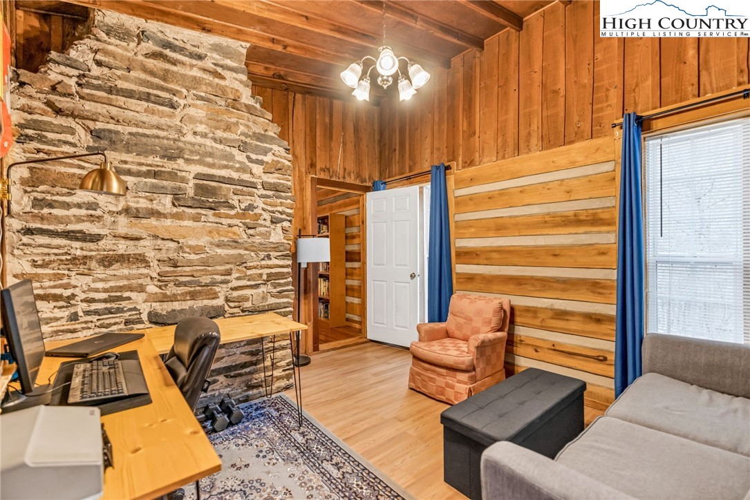 2292 Old Highway 16