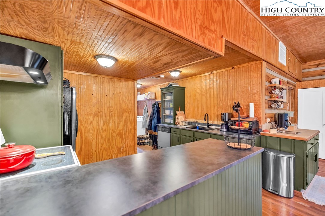 2292 Old Highway 16