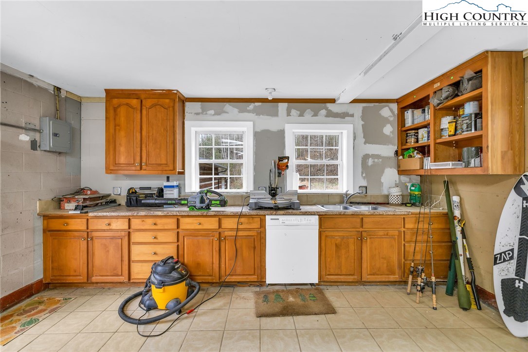 2292 Old Highway 16