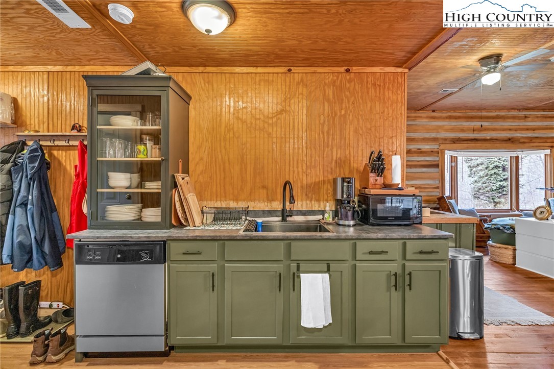 2292 Old Highway 16