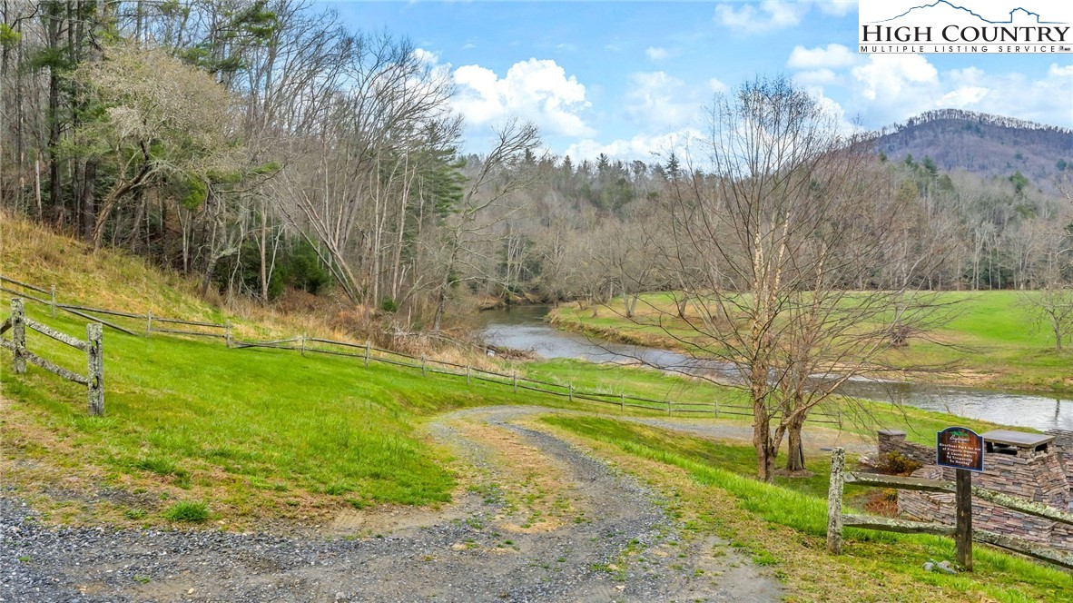 75 Trailwood Drive
