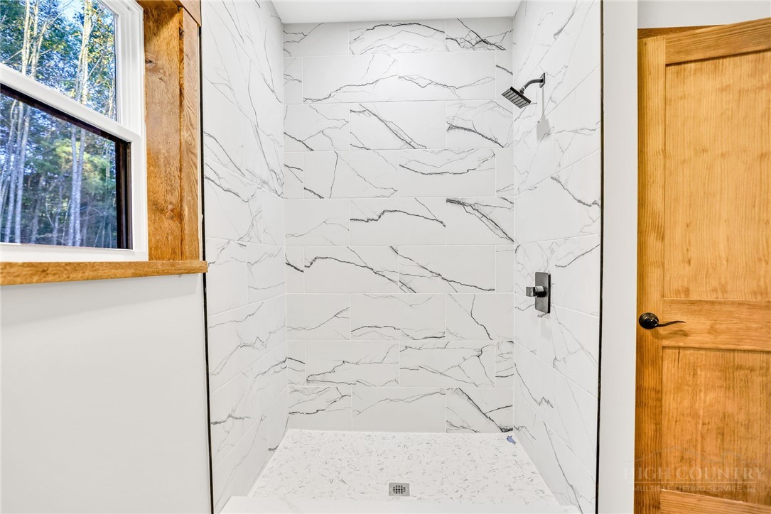 250 Noahs Ridge
