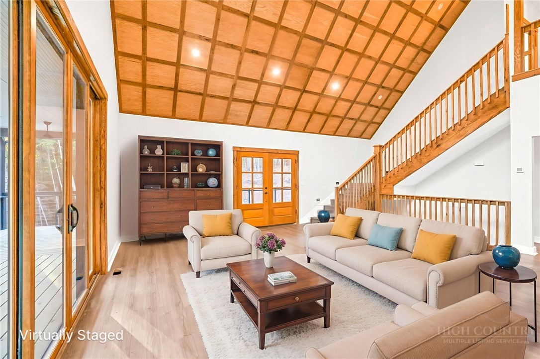 250 Noahs Ridge