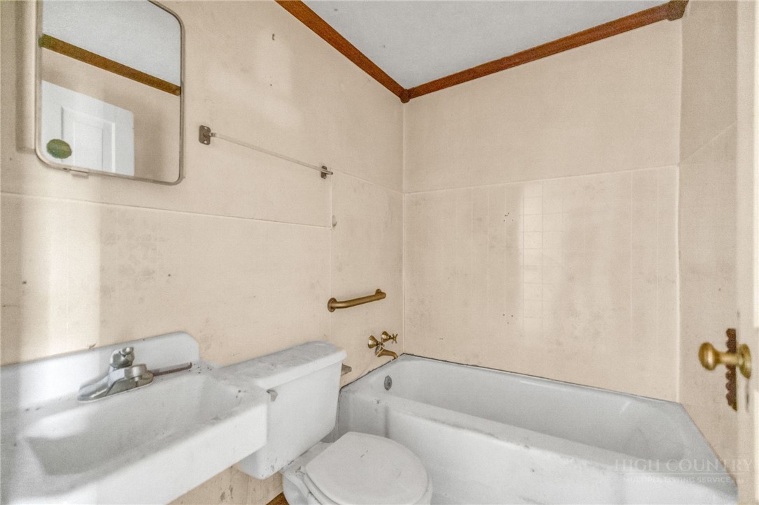 3630 US Highway 221 N