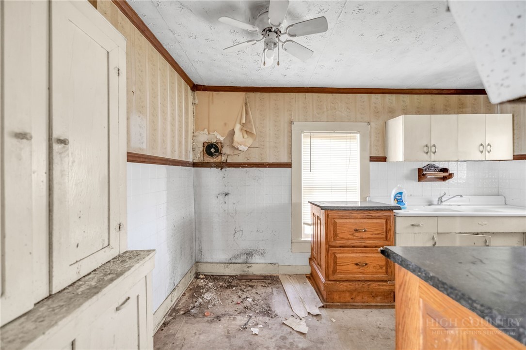 3630 US Highway 221 N