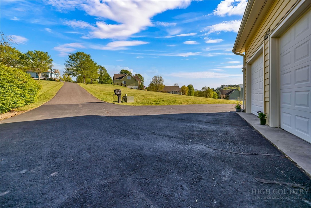 153 Knollview Place