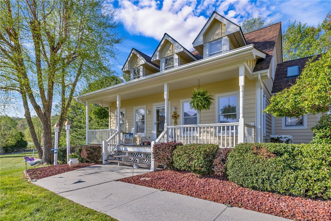 153 Knollview Place