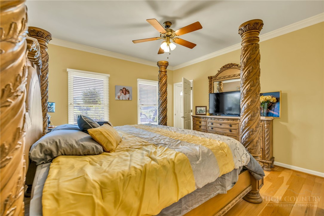153 Knollview Place