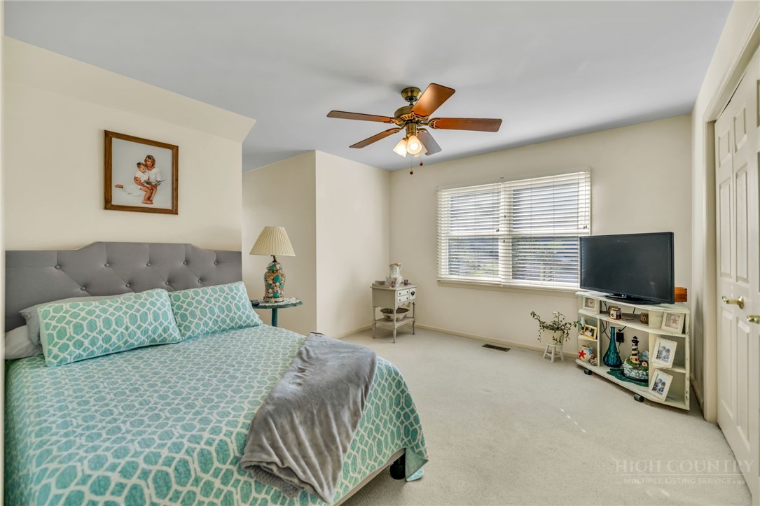 153 Knollview Place