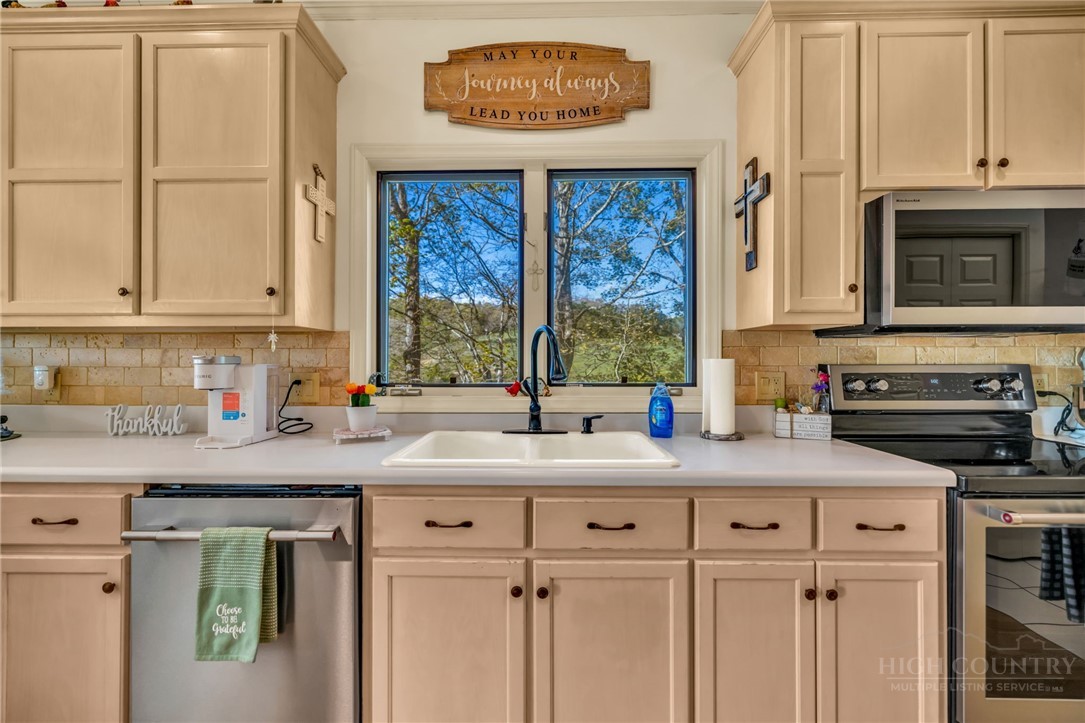 153 Knollview Place