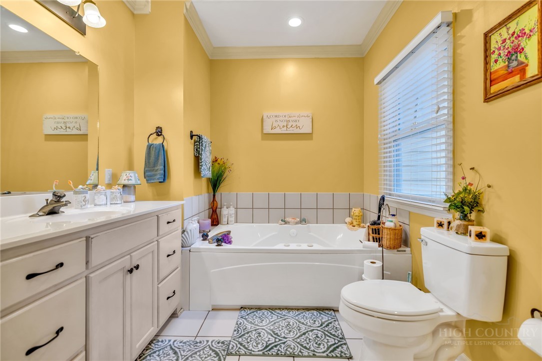 153 Knollview Place