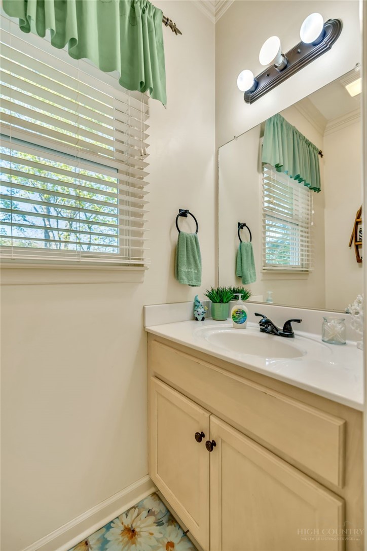 153 Knollview Place