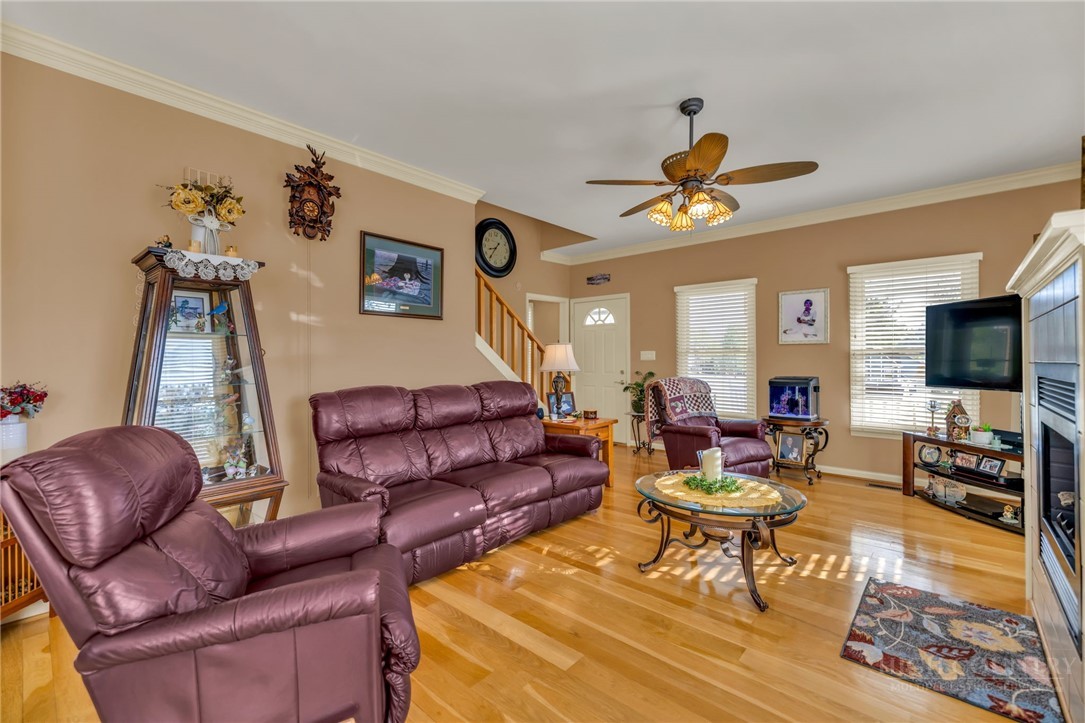 153 Knollview Place