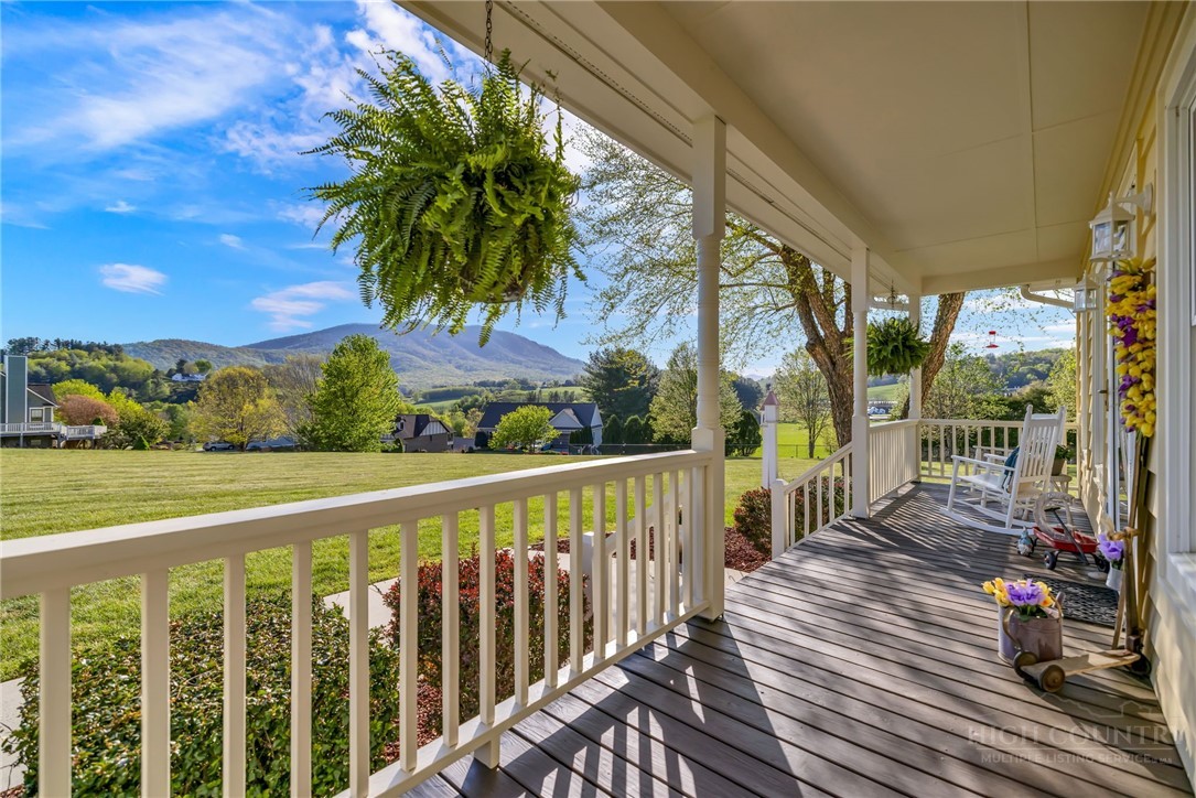 153 Knollview Place