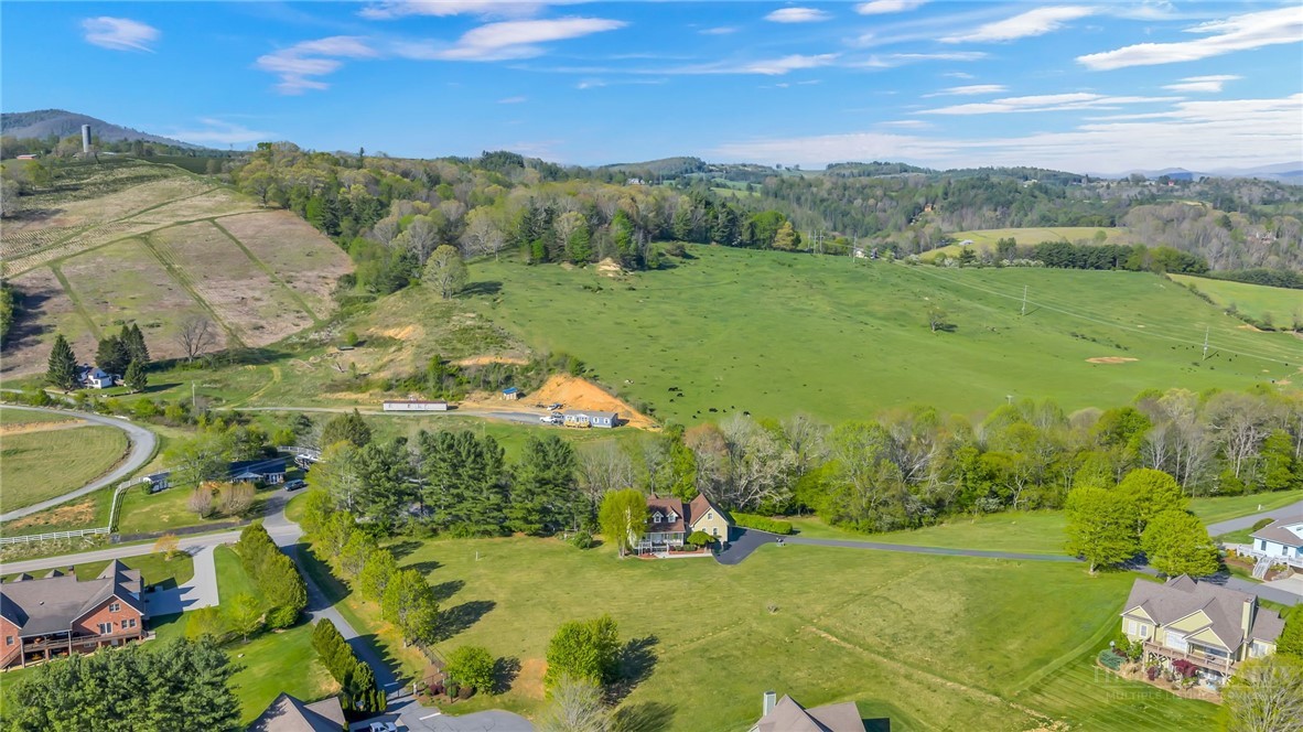 153 Knollview Place